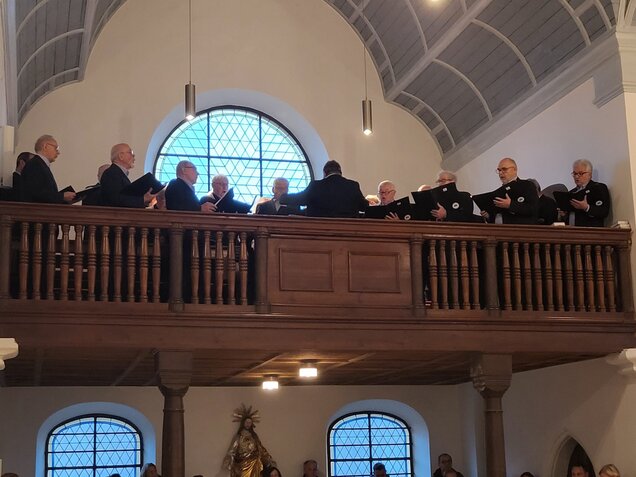 Der Männerchor auf der Empore